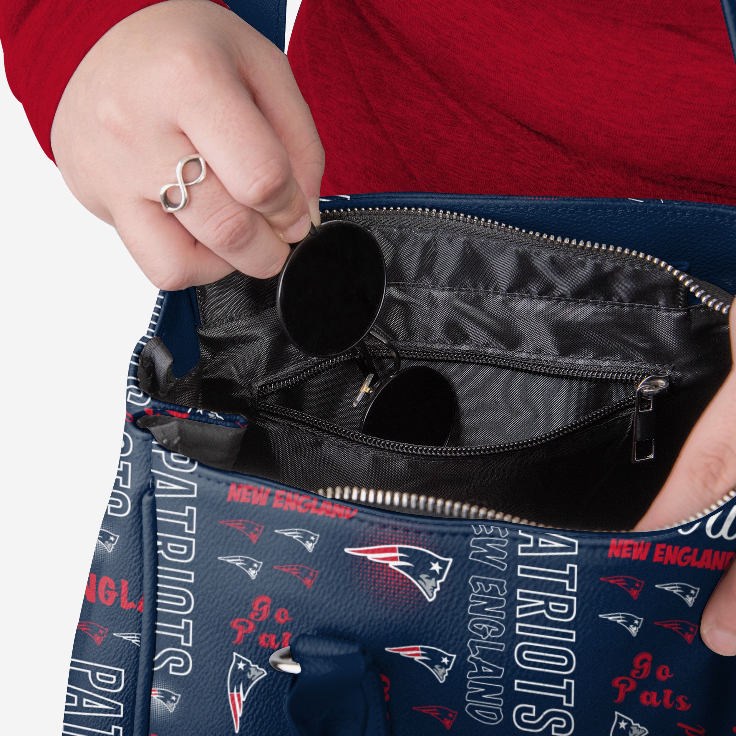 New England Patriots Spirited Printed Collection Purse: Show Your Team Pride!